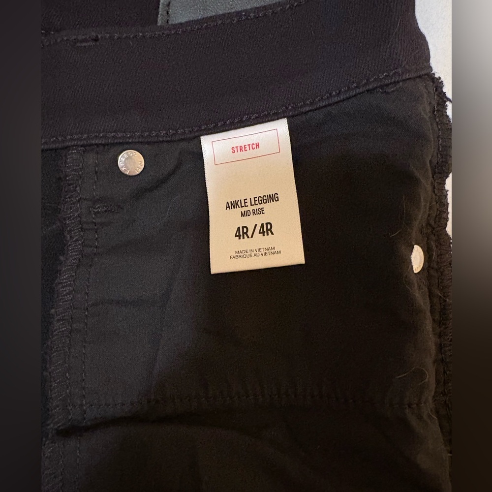 Express Black Denim Ankle jeans Mid Rise size 4R 28 inch inseam
